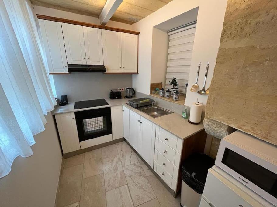 Charming 200 Year Old Cottage With Yard Żabbar Buitenkant foto