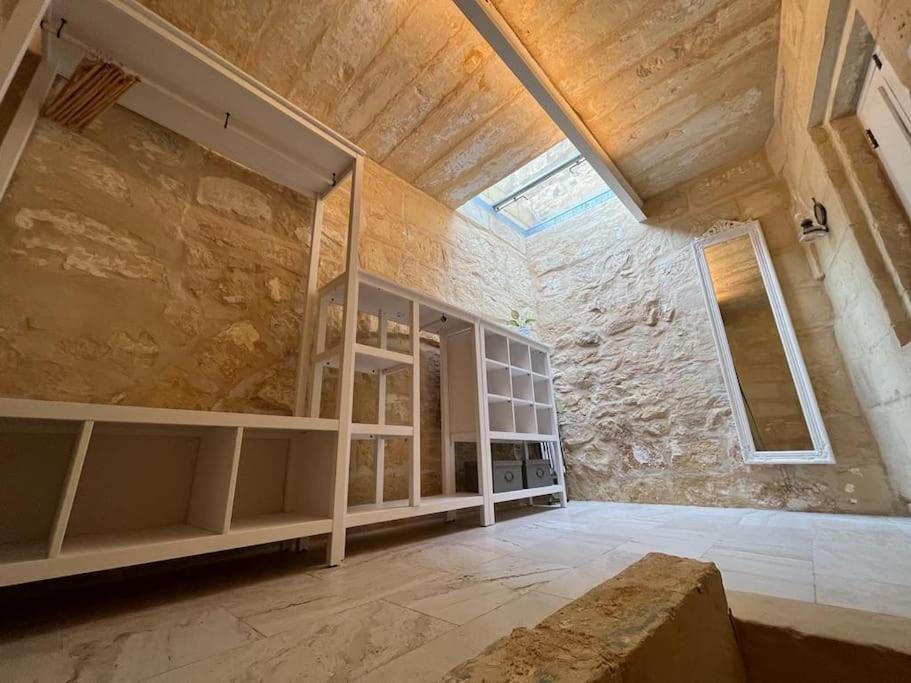 Charming 200 Year Old Cottage With Yard Żabbar Buitenkant foto