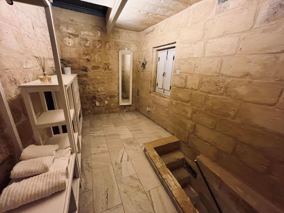 Charming 200 Year Old Cottage With Yard Żabbar Buitenkant foto