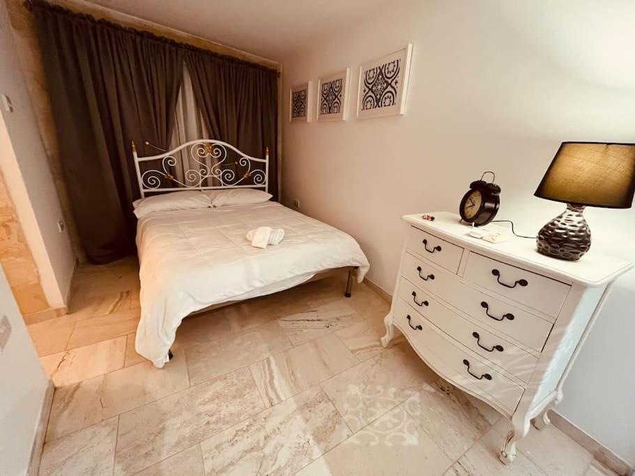 Charming 200 Year Old Cottage With Yard Żabbar Buitenkant foto